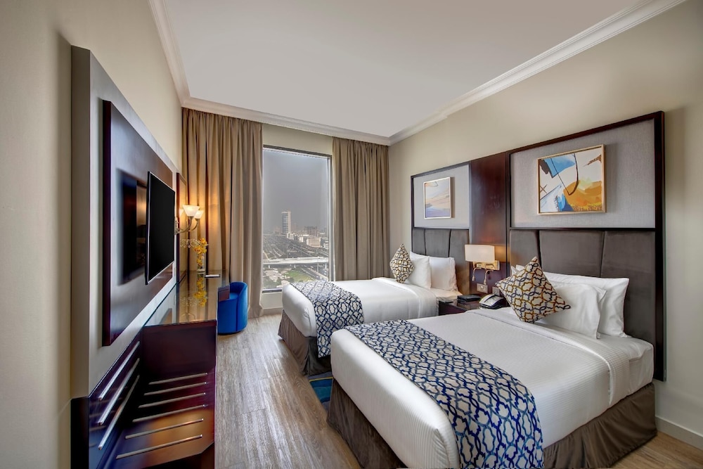 Two Seasons Hotel & Apartments — Hotel rooms in Dubai