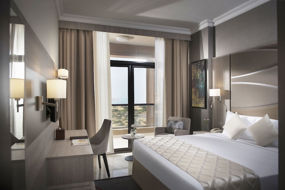 Two Seasons Hotel & Apartments — Hotel rooms in Dubai