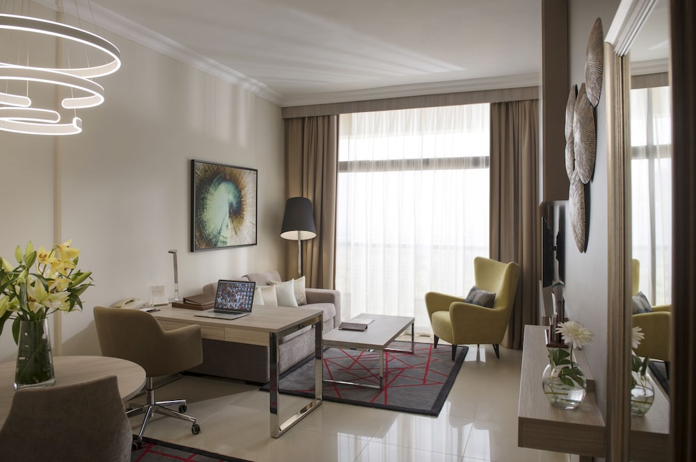 Two Seasons Hotel & Apartments — Hotel rooms in Dubai