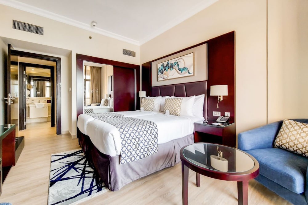 Two Seasons Hotel & Apartments — Hotel rooms in Dubai