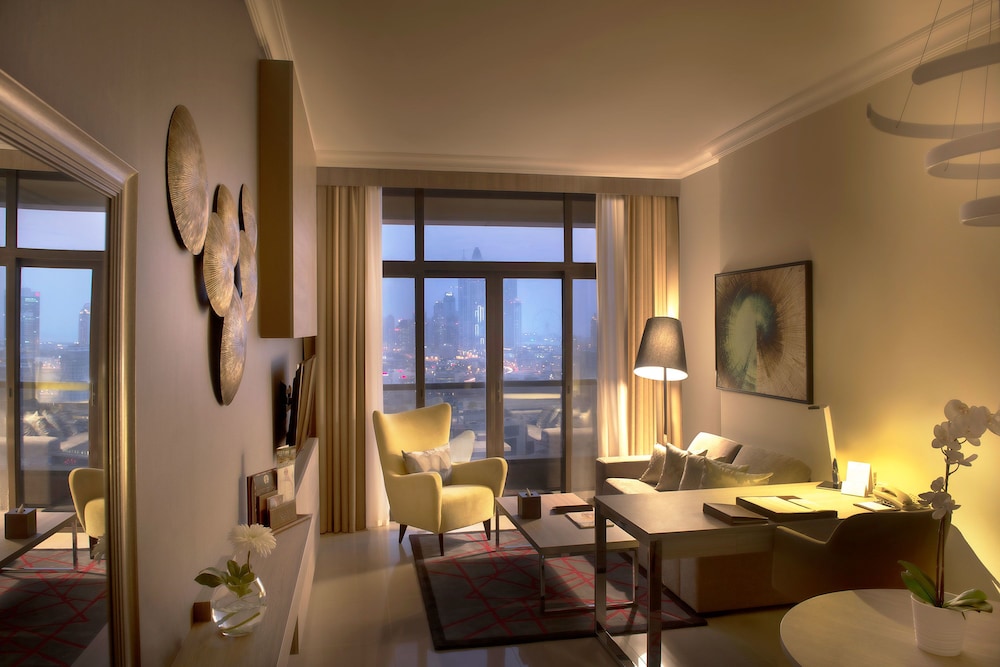 Two Seasons Hotel & Apartments — Hotel rooms in Dubai