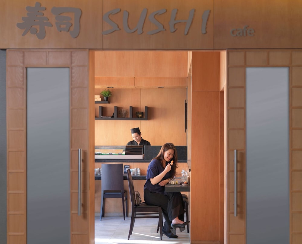 Two Seasons Hotel & Apartments — Restaurant & bars in Dubai