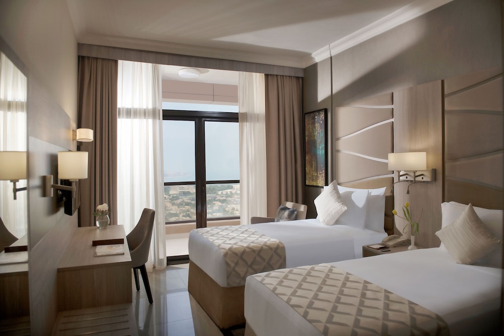 Two Seasons Hotel & Apartments — Hotel rooms in Dubai