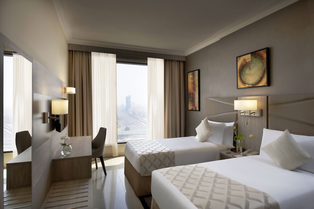 Two Seasons Hotel & Apartments — Hotel rooms in Dubai
