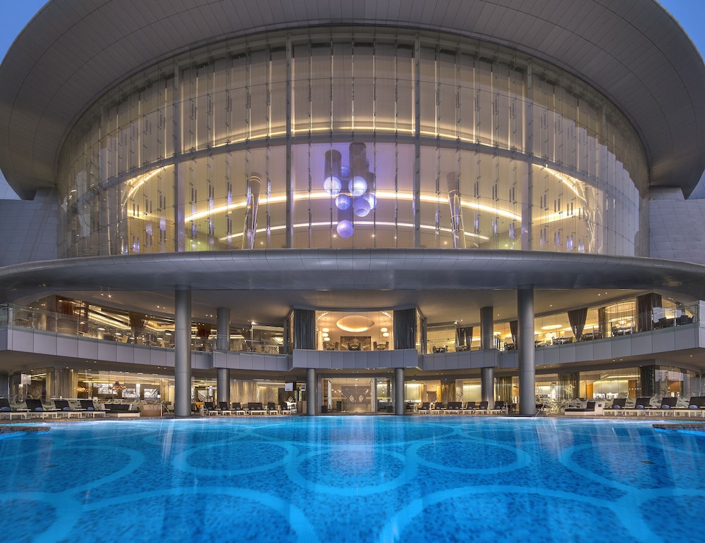 Conrad Abu Dhabi Etihad Towers — Swimming pool in Abu Dhabi