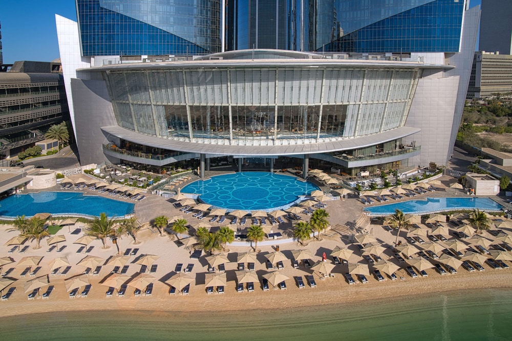 Conrad Abu Dhabi Etihad Towers — Swimming pool in Abu Dhabi