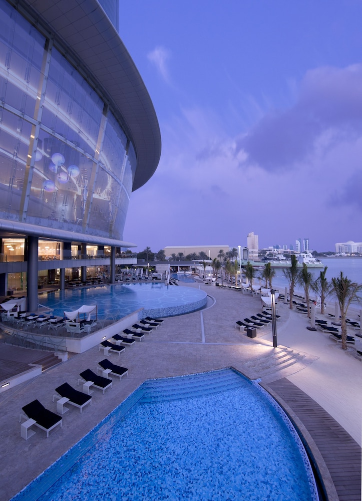Conrad Abu Dhabi Etihad Towers — Swimming pool in Abu Dhabi