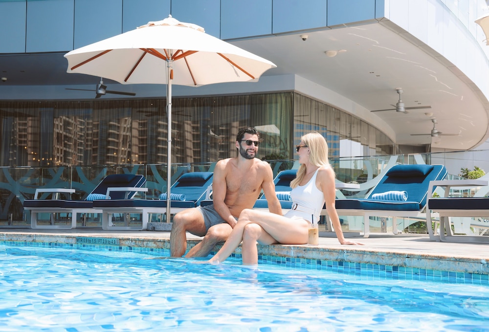 Conrad Abu Dhabi Etihad Towers — Swimming pool in Abu Dhabi
