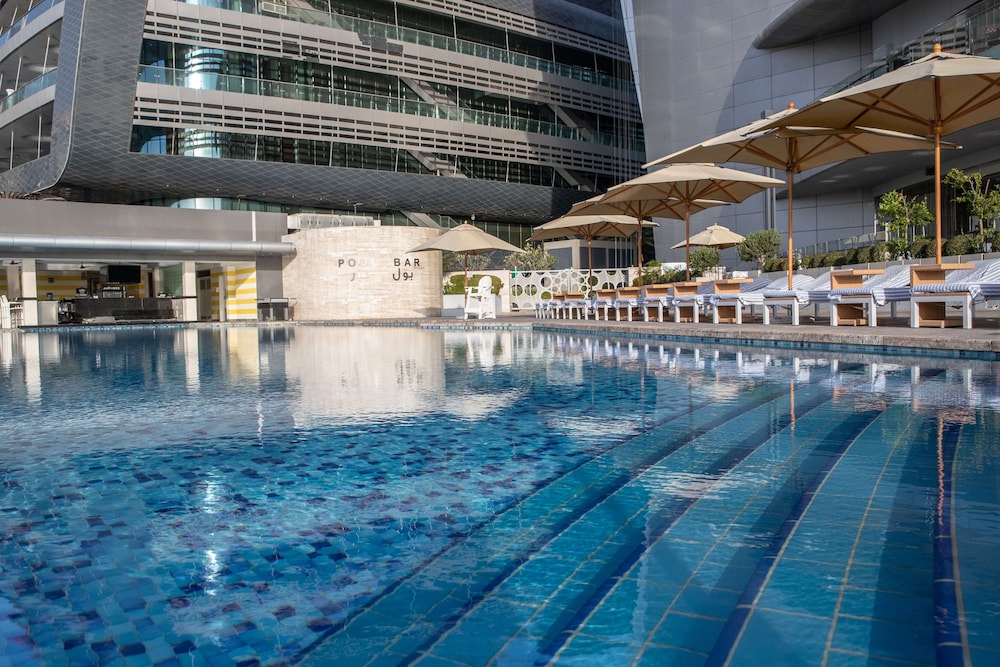 Conrad Abu Dhabi Etihad Towers — Swimming pool in Abu Dhabi