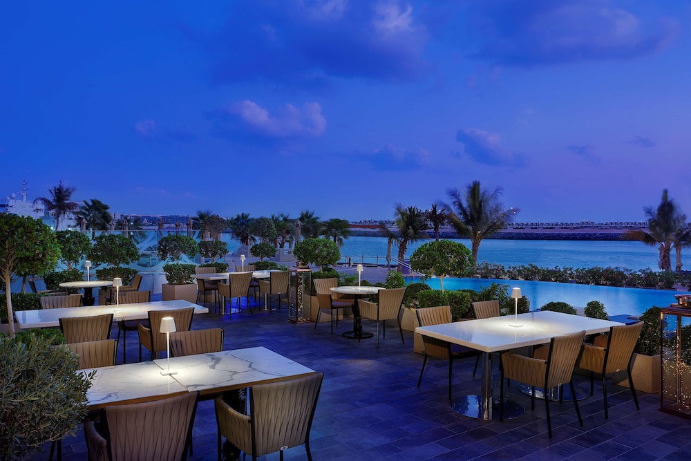 Conrad Abu Dhabi Etihad Towers — Restaurant & bars in Abu Dhabi