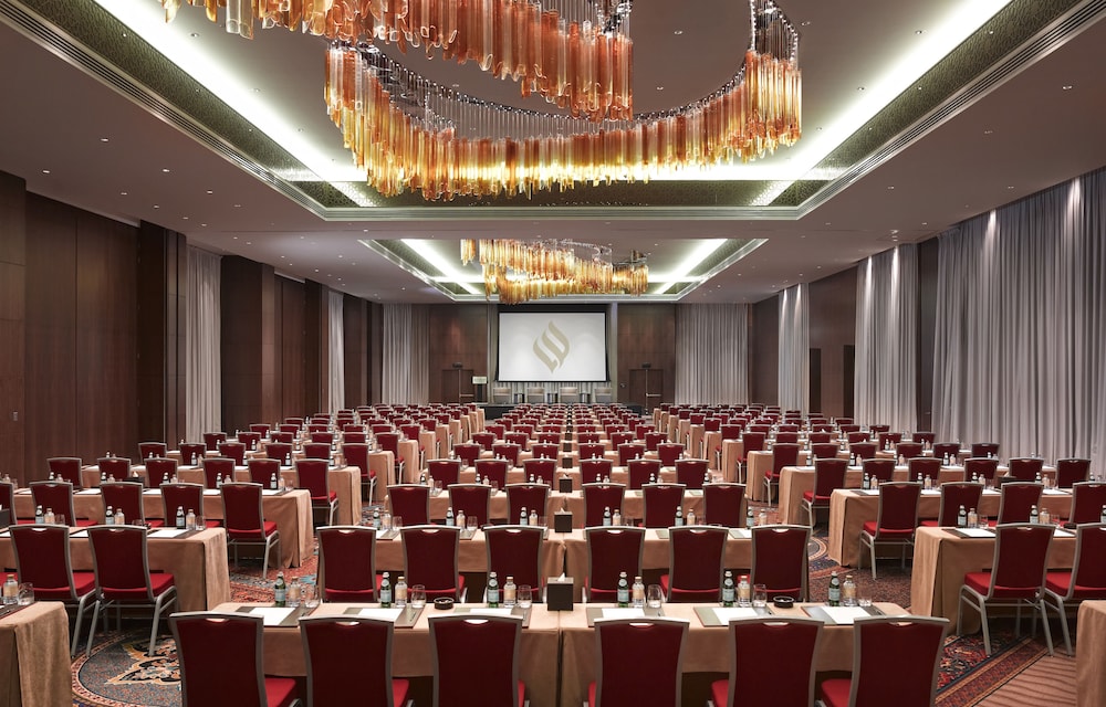 The Creekside Hotel Dubai an Accor Hotel — Hotel building in Dubai