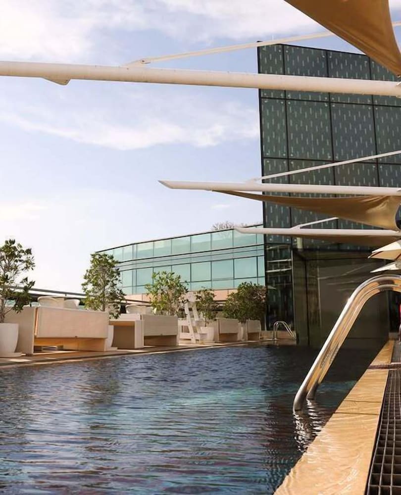 The Creekside Hotel Dubai an Accor Hotel — Swimming pool in Dubai