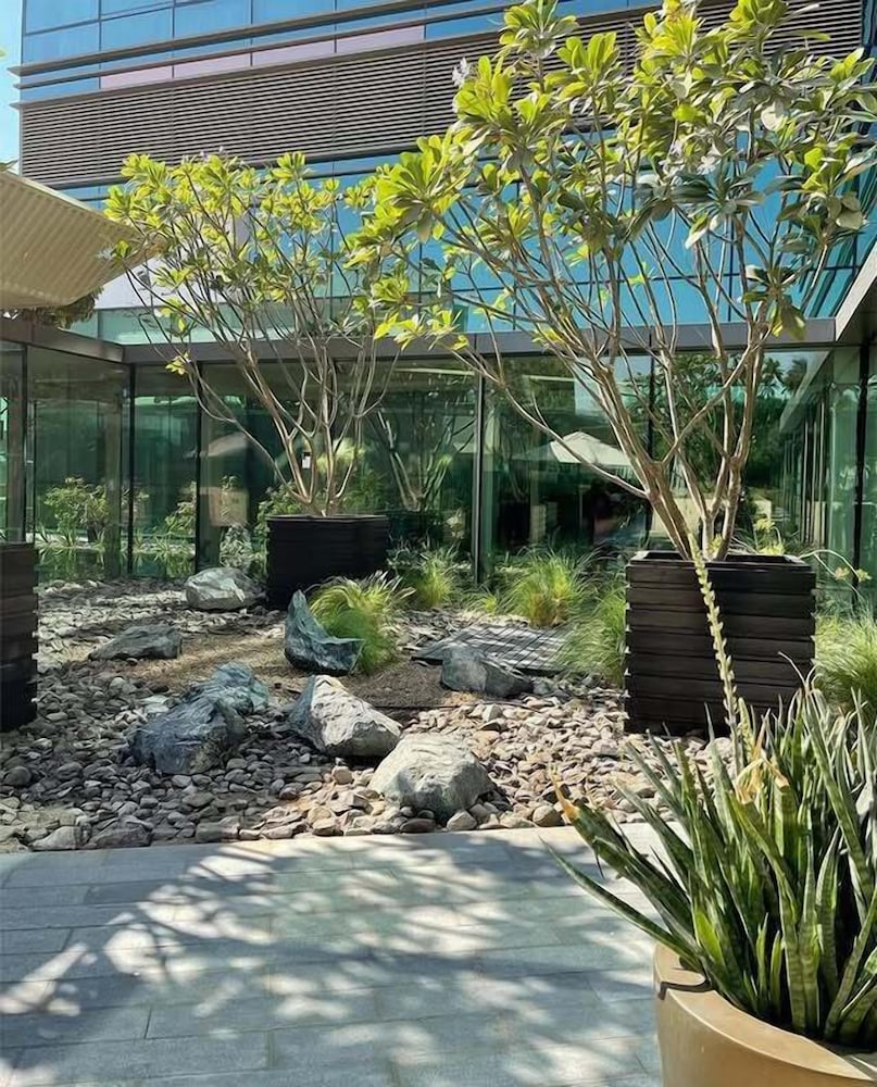 The Creekside Hotel Dubai an Accor Hotel — Hotel building in Dubai