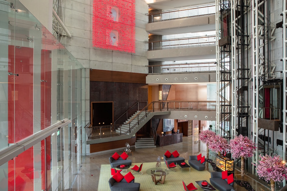 The Creekside Hotel Dubai an Accor Hotel — Hotel building in Dubai