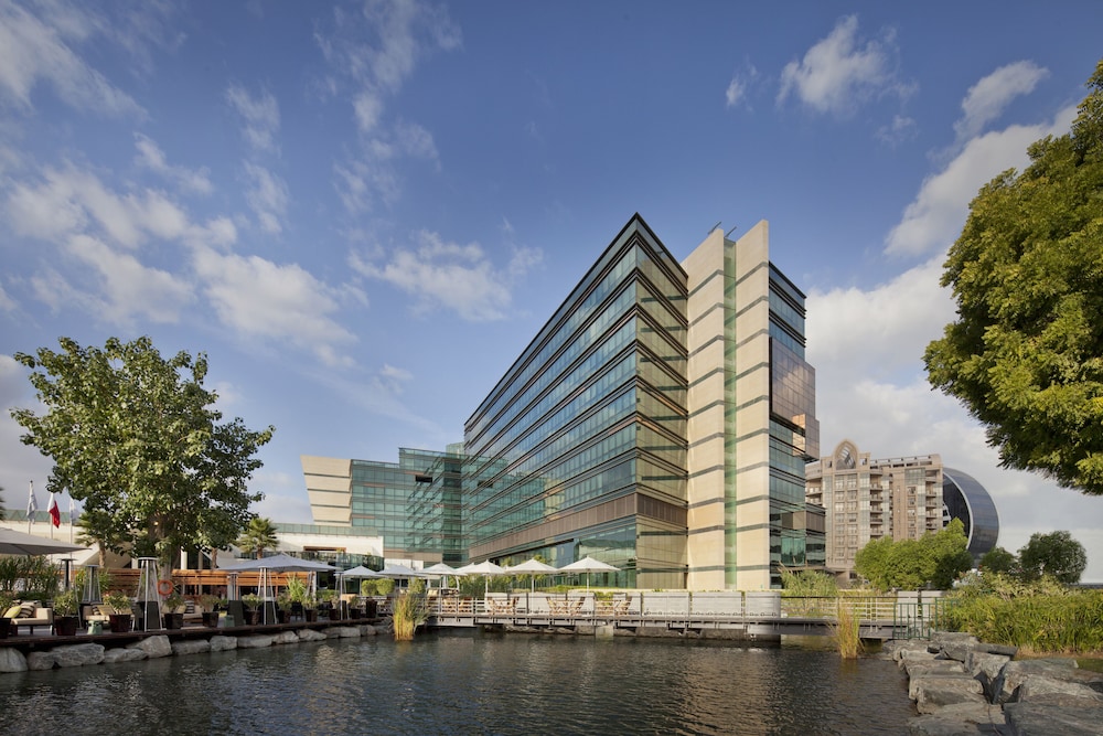 The Creekside Hotel Dubai an Accor Hotel — Hotel building in Dubai