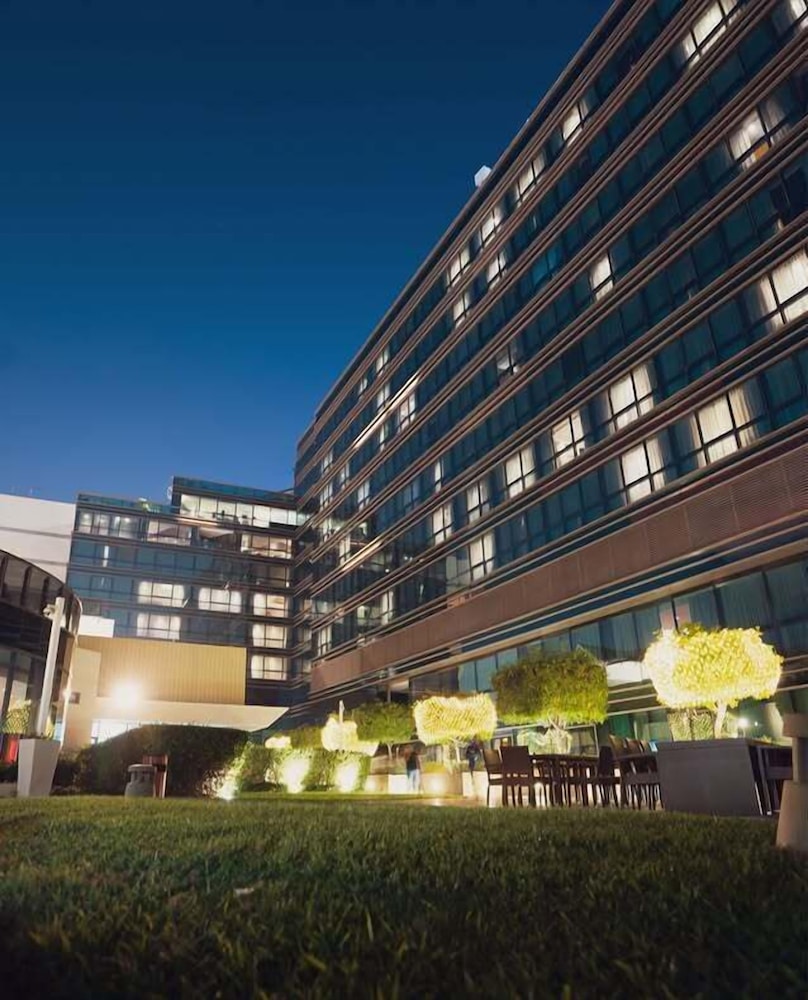 The Creekside Hotel Dubai an Accor Hotel — Hotel building in Dubai