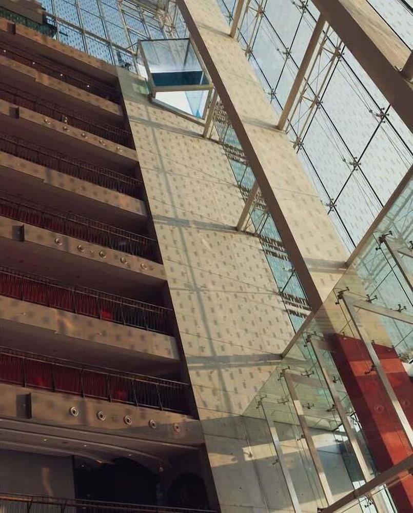 The Creekside Hotel Dubai an Accor Hotel — Hotel building in Dubai