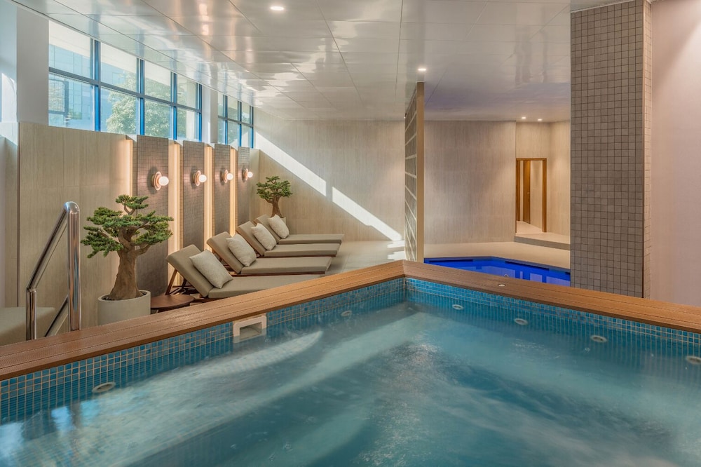 The Creekside Hotel Dubai an Accor Hotel — Swimming pool in Dubai