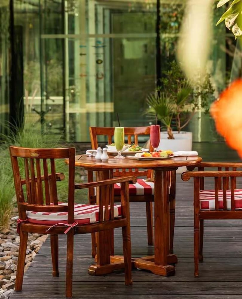 The Creekside Hotel Dubai an Accor Hotel — Restaurant & bars in Dubai