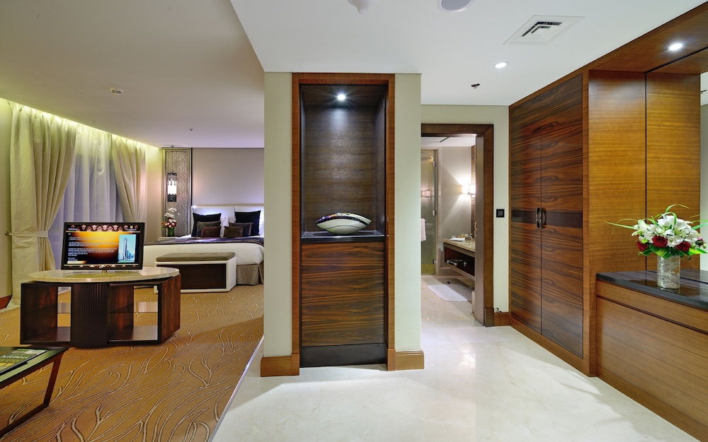 The Tower Plaza Hotel — Rooms in Dubai