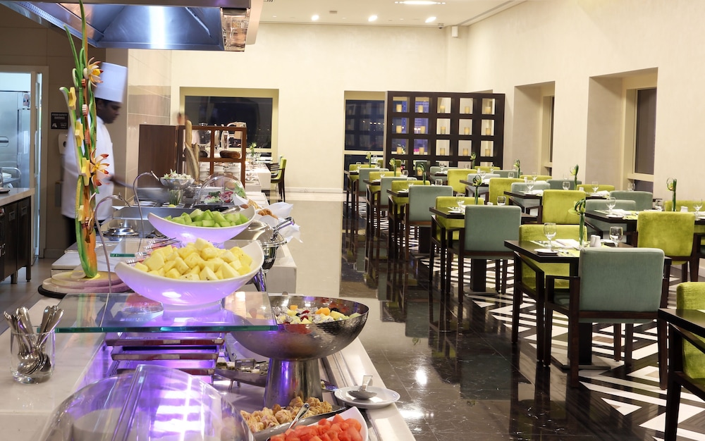 The Tower Plaza Hotel — Restaurant in Dubai