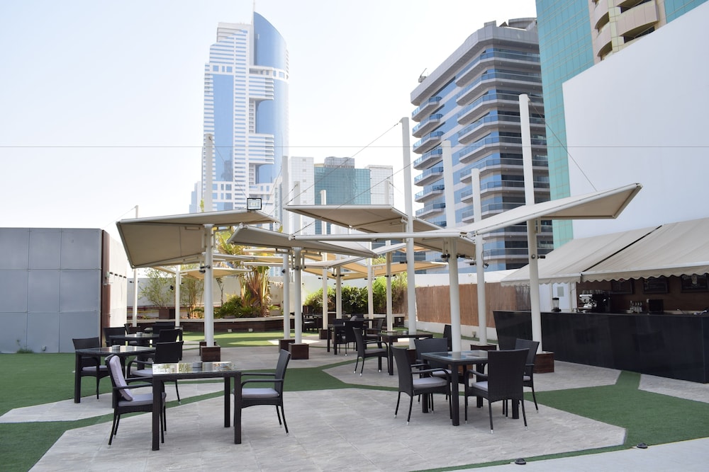 The Tower Plaza Hotel — Restaurant in Dubai