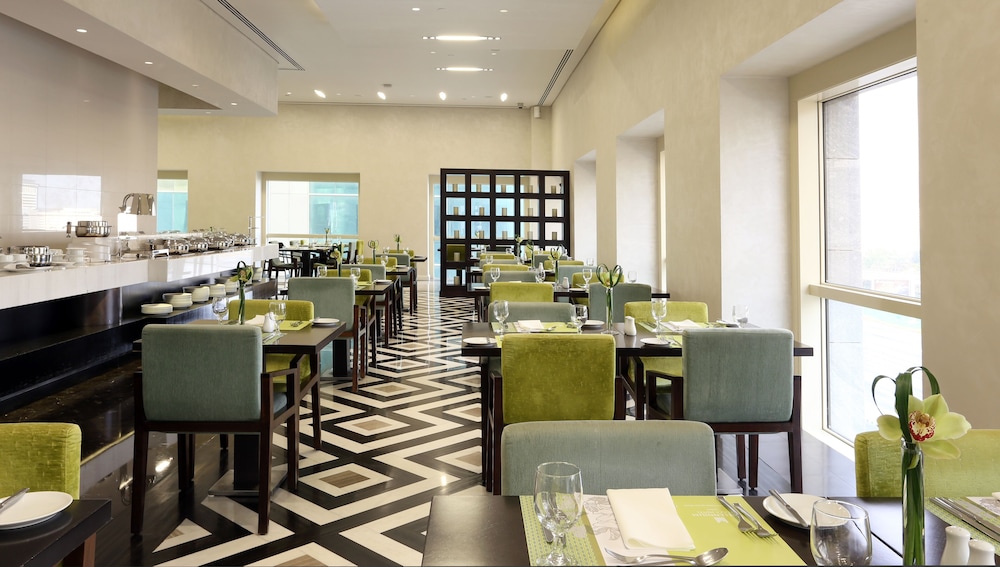 The Tower Plaza Hotel — Restaurant in Dubai
