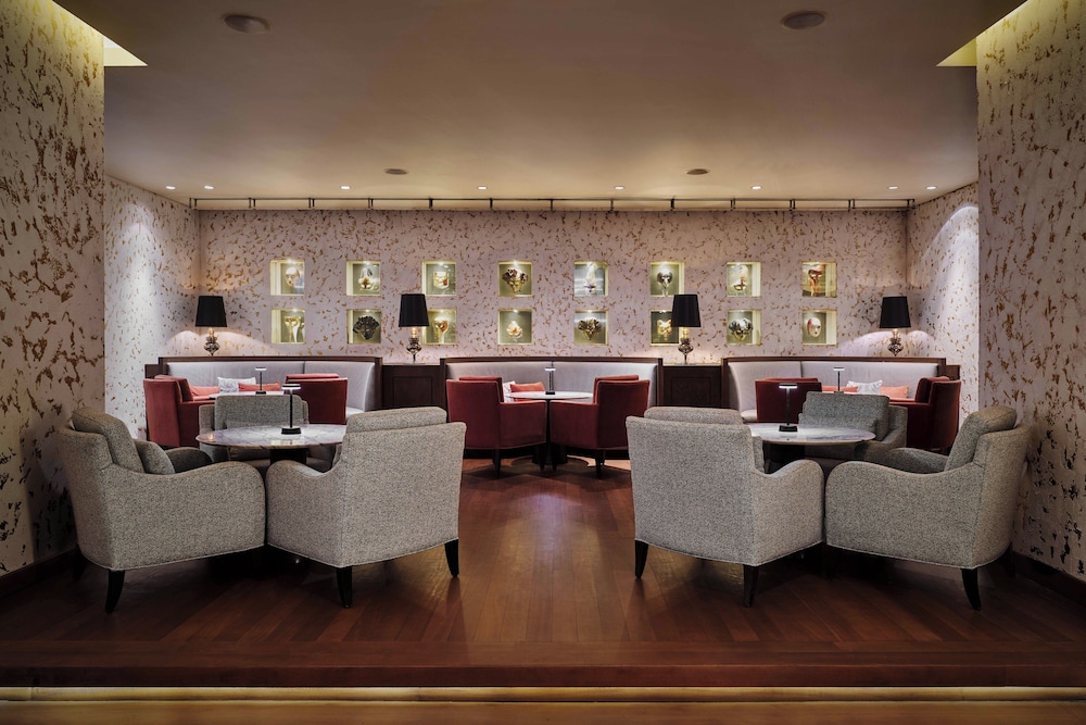 Park Rotana — Restaurant & bars in Abu Dhabi