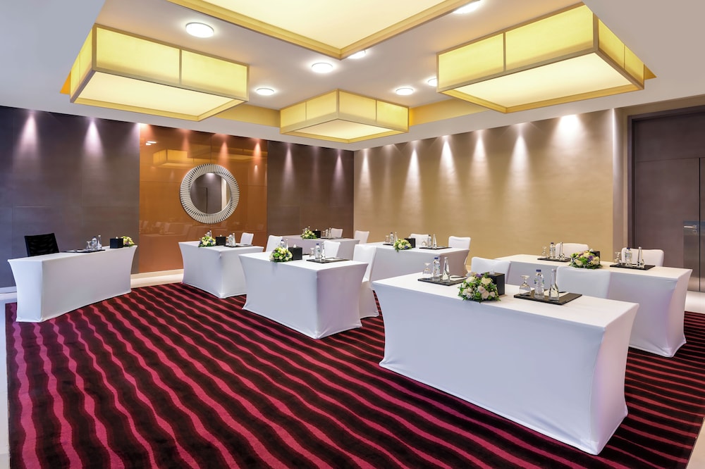 Park Rotana — Restaurant & bars in Abu Dhabi