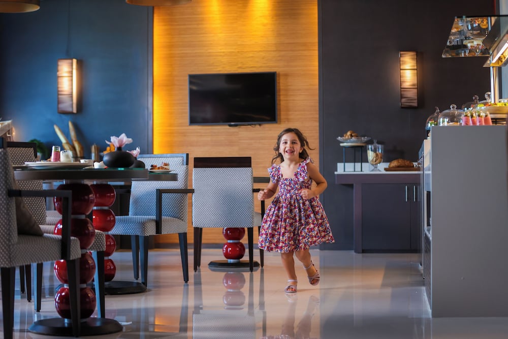 Park Rotana — Restaurant & bars in Abu Dhabi
