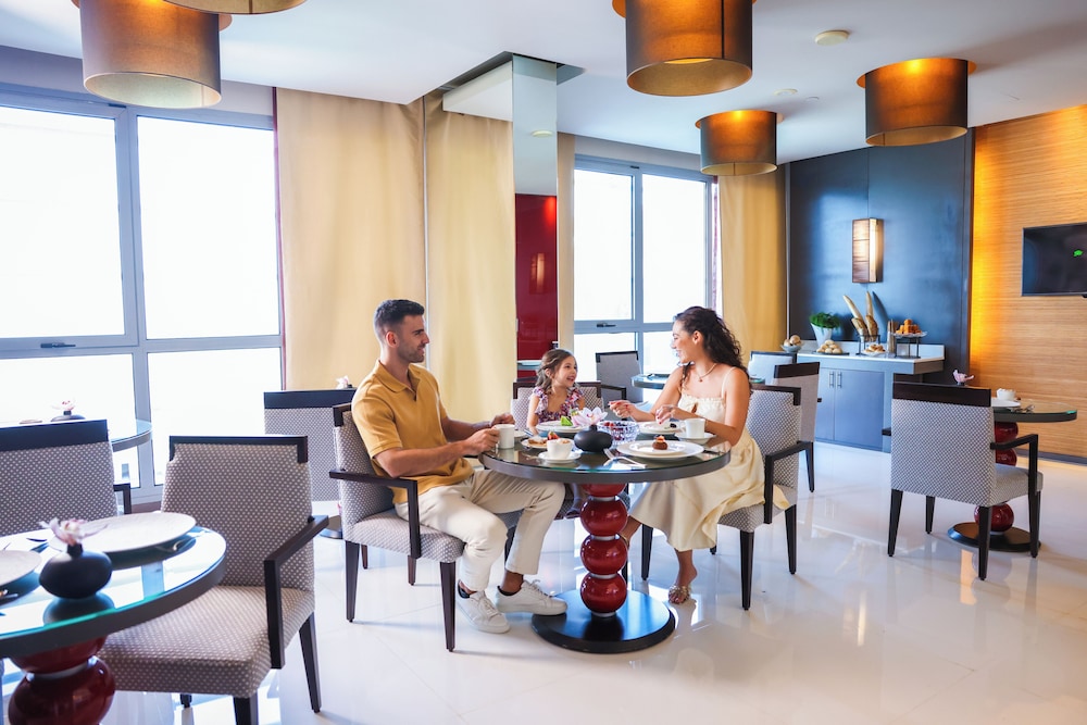 Park Rotana — Restaurant & bars in Abu Dhabi