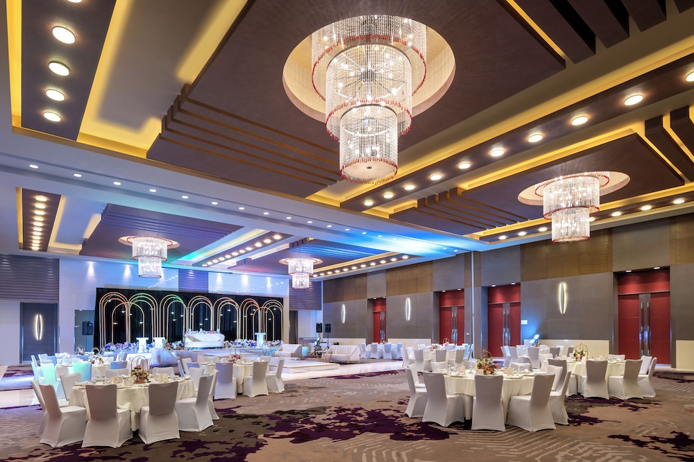 Park Rotana — Hotel building in Abu Dhabi