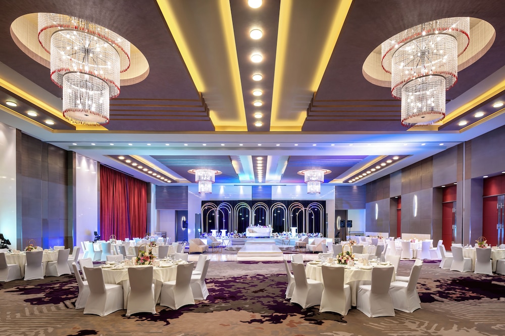 Park Rotana — Hotel building in Abu Dhabi