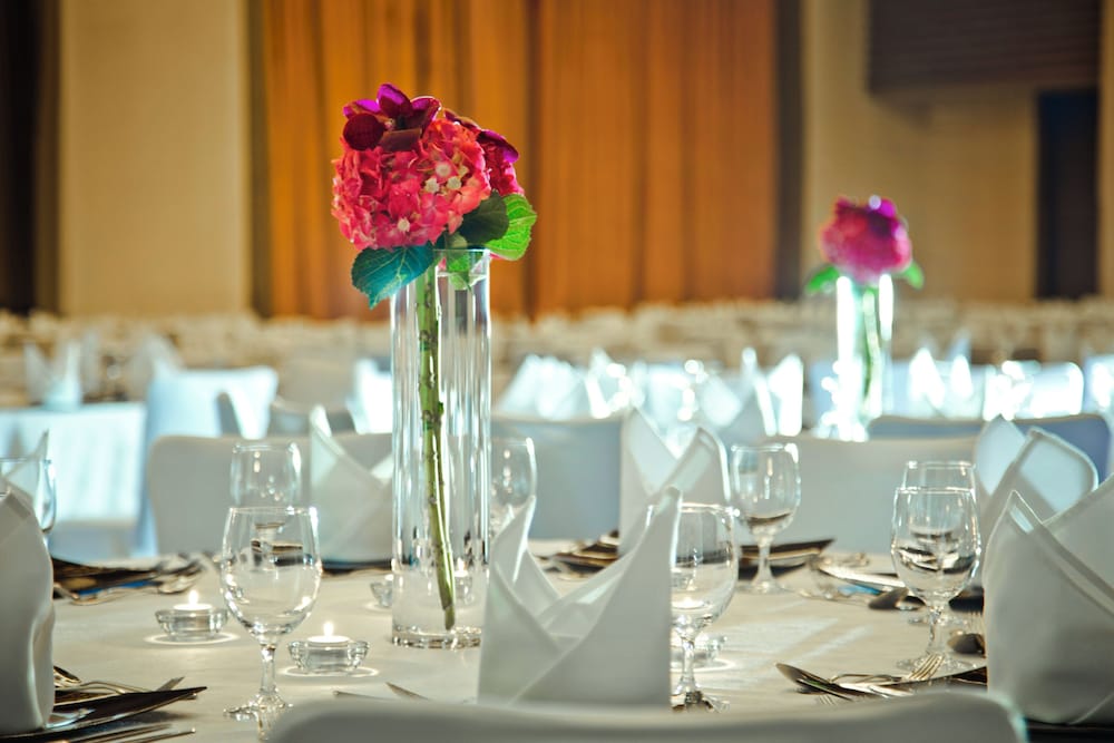 Park Rotana — Restaurant & bars in Abu Dhabi
