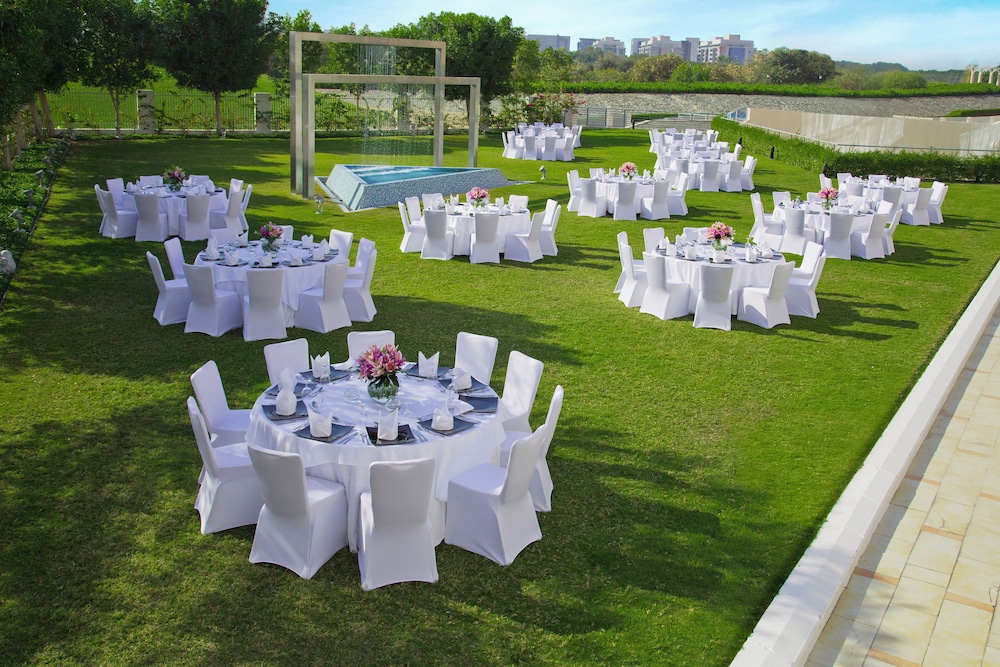 Park Rotana — Hotel building in Abu Dhabi