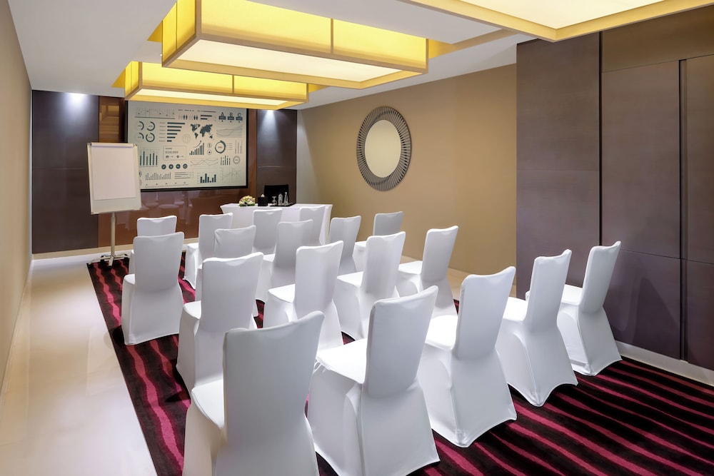 Park Rotana — Restaurant & bars in Abu Dhabi
