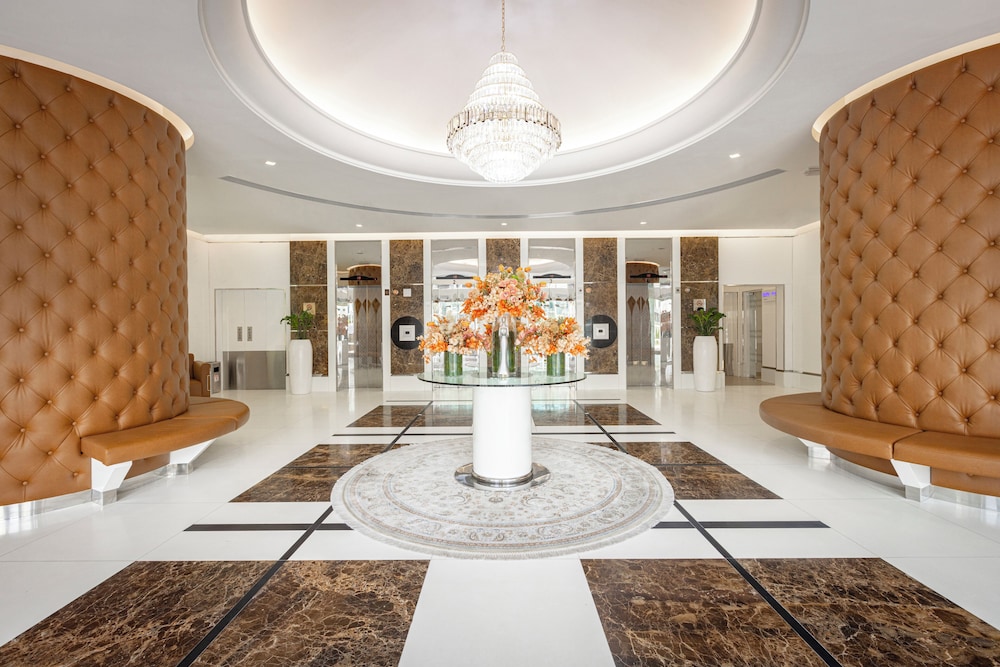 Golden Sands Hotel & Residences — Hotel building in Dubai