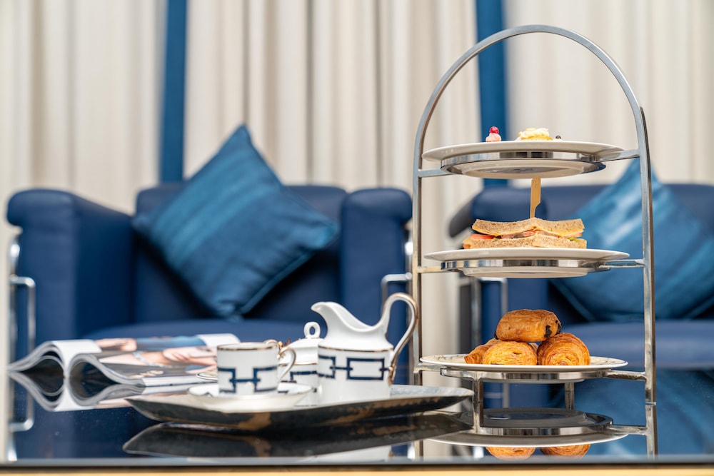 Golden Sands Hotel & Residences — Restaurant & bars in Dubai