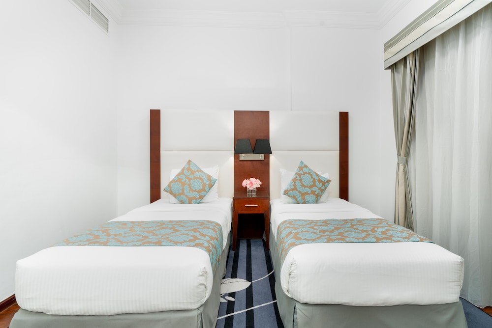 Golden Sands Hotel & Residences — Hotel rooms in Dubai