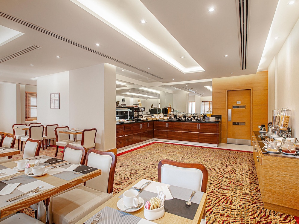 Golden Sands Hotel & Residences — Restaurant & bars in Dubai