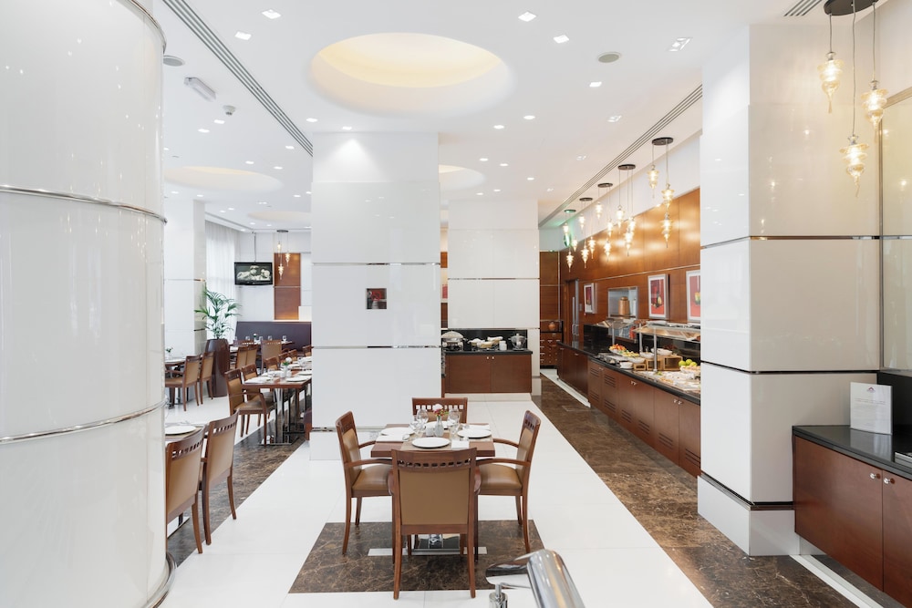 Golden Sands Hotel & Residences — Restaurant & bars in Dubai