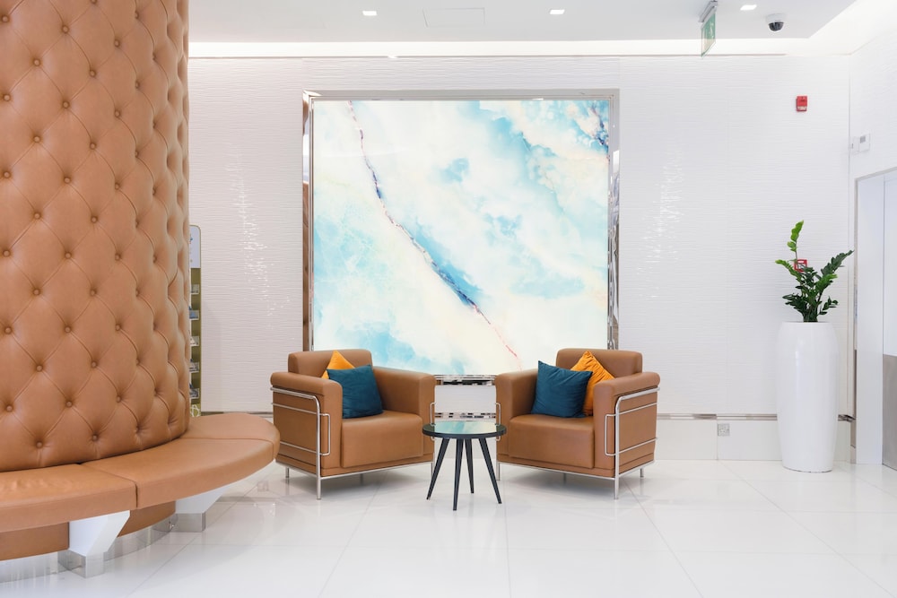 Golden Sands Hotel & Residences — Hotel building in Dubai