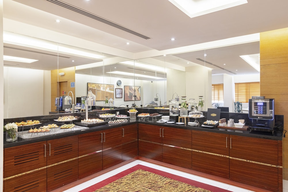 Golden Sands Hotel & Residences — Restaurant & bars in Dubai