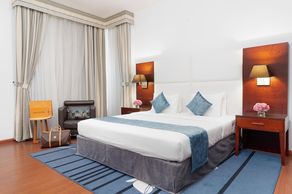 Golden Sands Hotel & Residences — Hotel rooms in Dubai