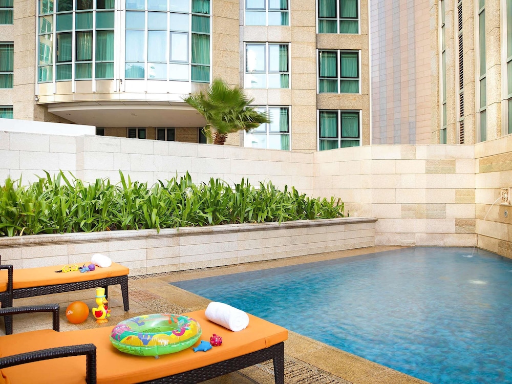 Sofitel Abu Dhabi Corniche — Swimming pool in Abu Dhabi