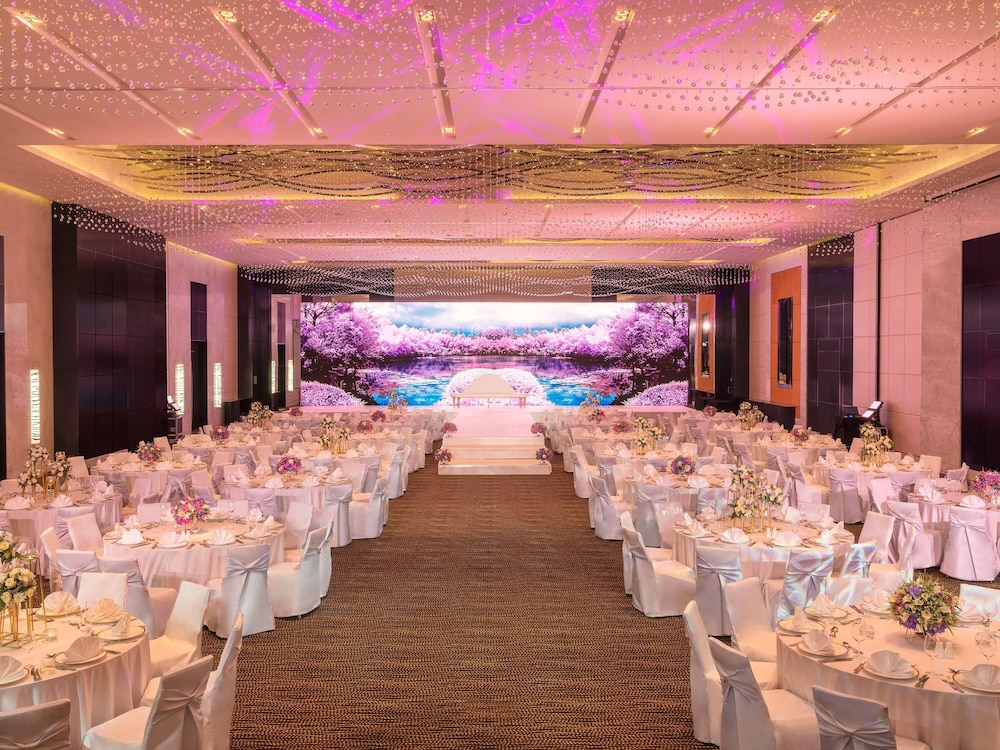 Sofitel Abu Dhabi Corniche — Hotel building in Abu Dhabi