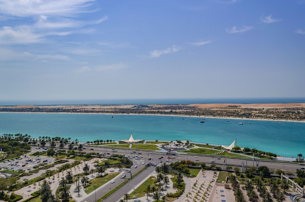 Sofitel Abu Dhabi Corniche — Attractions in the area in Abu Dhabi