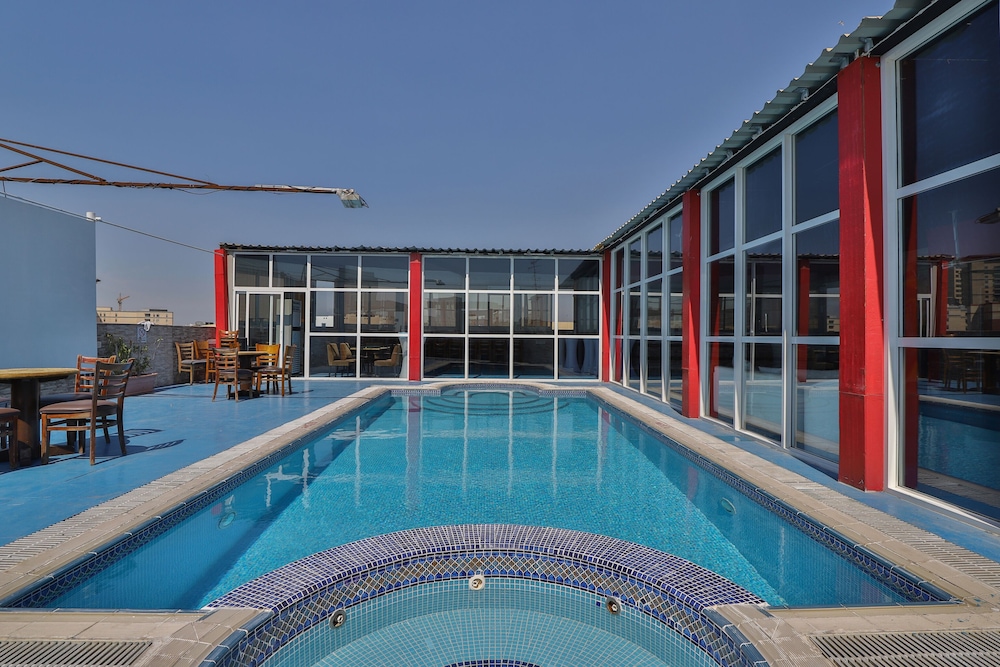 Sun And Sands Downtown Hotel — Swimming pool in Dubai