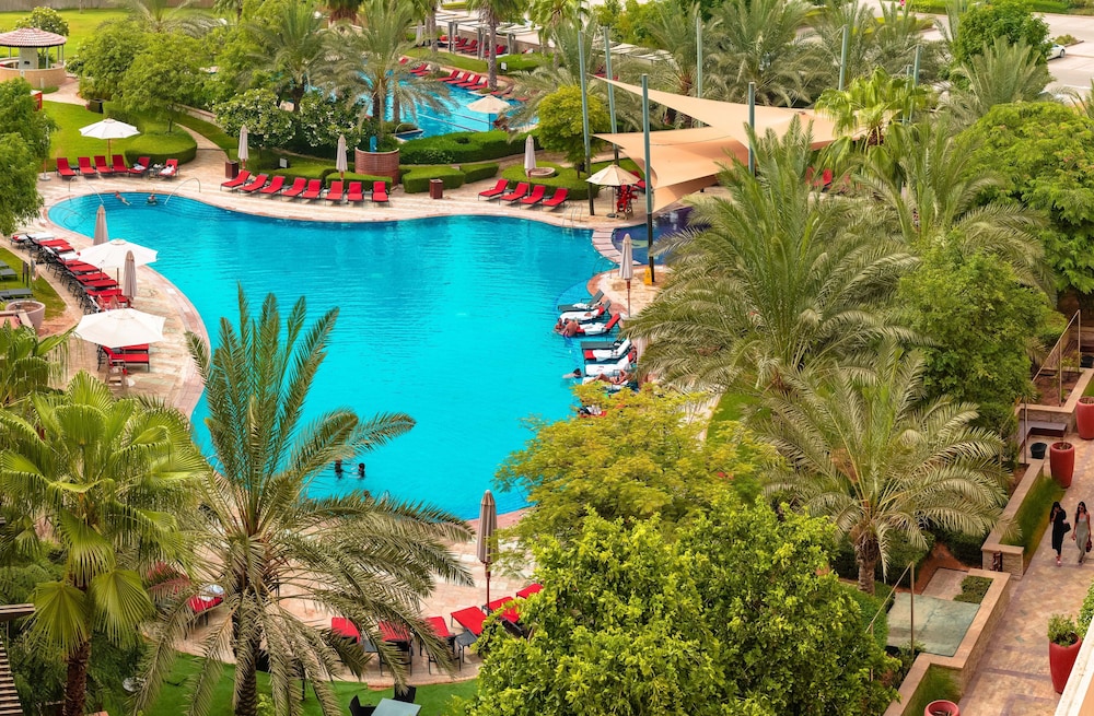 VOGO Abu Dhabi Golf Resort & Spa