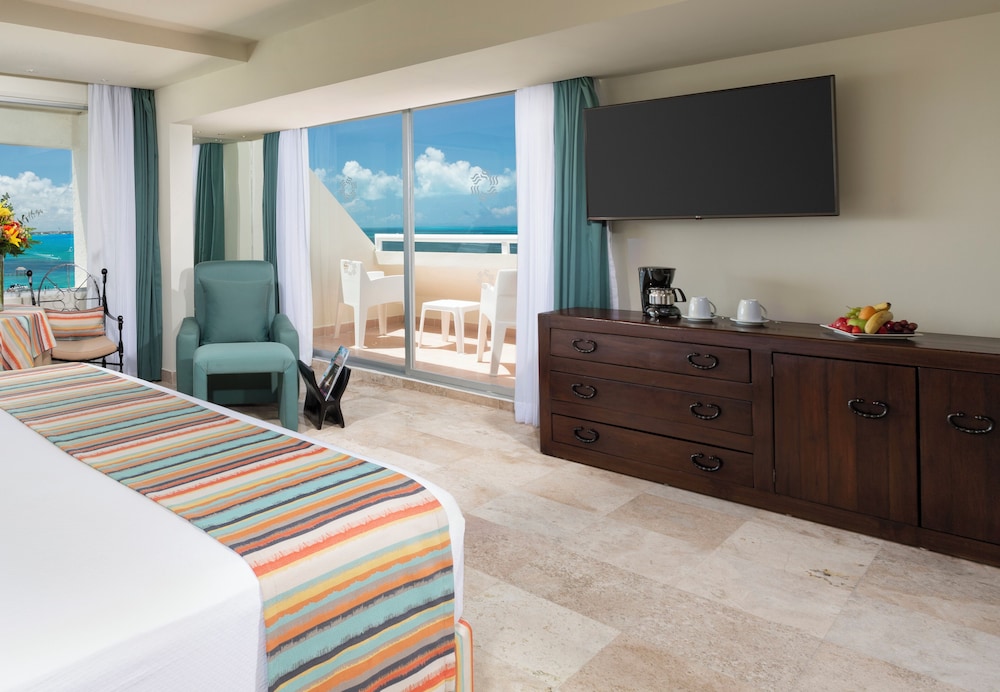 Grand Oasis Palm - All Inclusive — Hotel rooms in Cancun, Quintana Roo